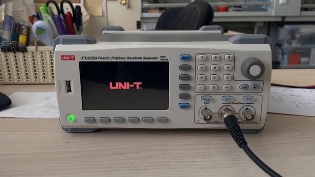 Генератор сигналов UTG2025A не запускается. смотреть онлайн