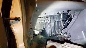 Замена салоного фильтра Nissan Cube