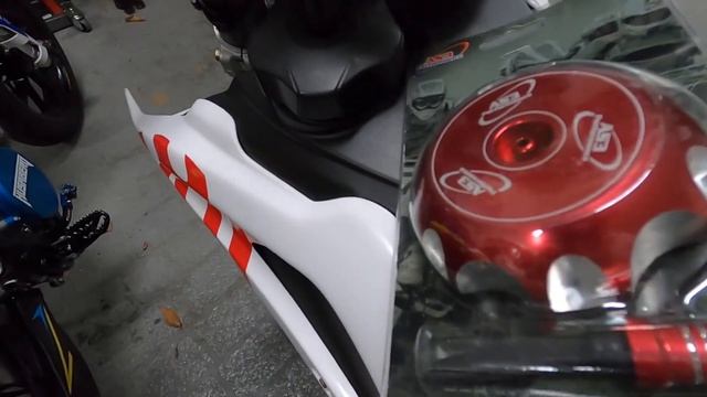 SWM500R SMR510 AS3 PERFORMANCE RED BLACK BILLET GAS CAP HELPS YOU WHEELIE BETTER.. смотреть онлайн