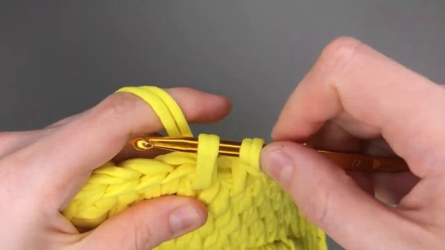 Прямоугольная корзина с ручками из трикотажной пряжи или шнура с вязаным дном ● вязание крючком смотреть онлайн