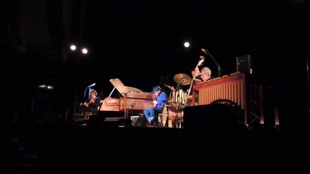 Helge Schneider - Lonely Pony - 2019-02-08, Bremen смотреть онлайн
