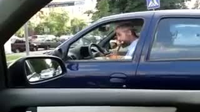 Неадекватный водитель в пробке смотреть онлайн