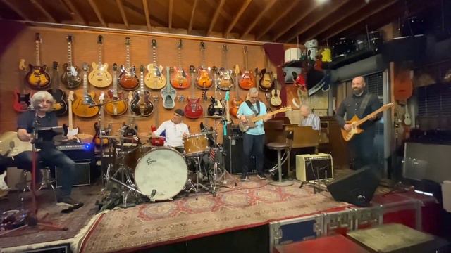 Fender Musicmaster || Woodcraft AmpMaster 5 bass Woodcraft electric guitar || Amp Shop Bass Exchang смотреть онлайн