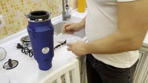 Распаковка и преимущества измельчителя пищевых отходов WASTE FIGHTER F-52. Как выбрать Диспоузер?