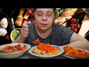 Мукбанг Спаггети с тушенкой, Венгерская закусочка, Салат из помидор и майонеза, Пицца