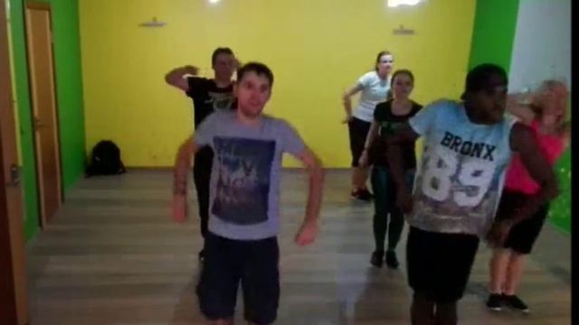 Хип-хоп с Адонисом Сантьяго в студии танцев Magico! смотреть онлайн