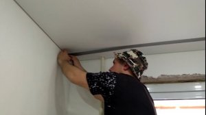 Установка гардины на натяжной потолок своими руками.