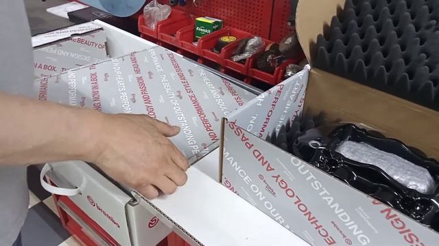 Часть 1. Разбираем оригинальный задний комплект Brembo GT и его отличия от подделок и реплик. смотреть онлайн