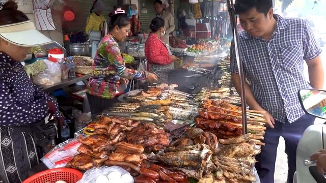 3 Places of Selling Lunch @ Boeng Trabaek Market - Grilled Fish, Meat, Soup, & More смотреть онлайн