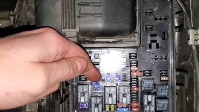 2014 Ford Fusion Cigarette Lighter Fuse, Power Point Fuse, Power Outlet Fuse Location смотреть онлайн