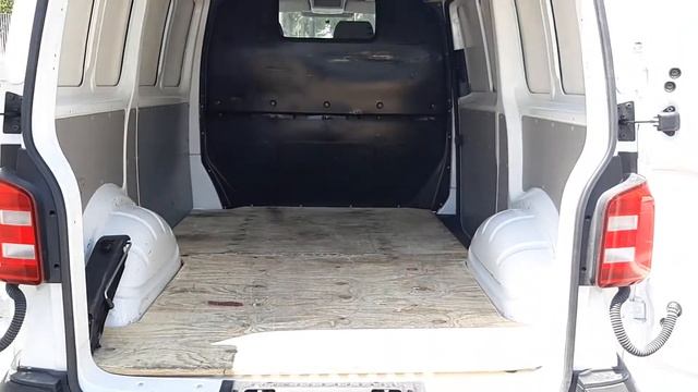 Usato Das Weltauto VW Zentrum Bari: Volkswagen Transporter 2.0 TDI 102CV Business смотреть онлайн