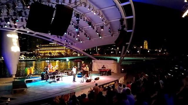 Сингапур, концерт на набережной Марина Бэй # Singapore, concert on the Marina Bay promenade