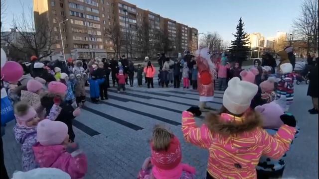 Нескучный День рождения ? Деда Мороза ?? на Бульваре Цветов в городе Железнодорожном смотреть онлайн