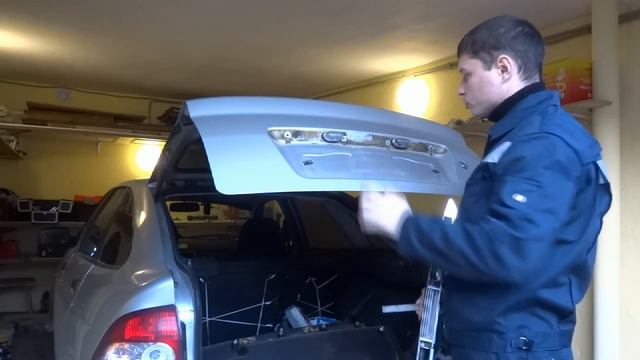 Лада Приора хетчбек Почему ГНИЕТ дверь багажника приоры? Ржавчина на задней двери приоры. смотреть онлайн