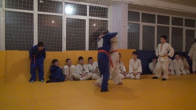 Артем Довжик. Подхват под одну ногу. Скоростное набрасывание. День борьбы 14 января 2016. смотреть онлайн