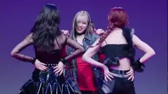 ITZY "LOCO" (4K) смотреть онлайн