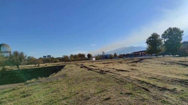 Узбекистан Ангрен поле на пересечении улиц Южная и Жуковского 24 октября 2023 г. смотреть онлайн