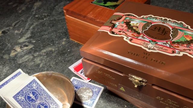I’m Selling Some of My Silver on Saturday смотреть онлайн