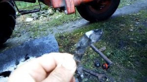 Заливаю ТАД-17  в  коробку  трактора Т-25.