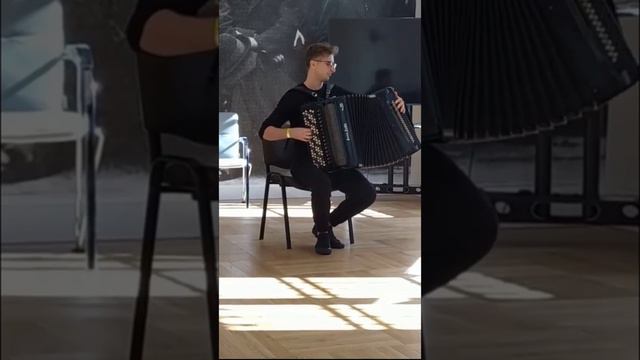 Paweł Janas - improvisation on quarter tone accordion смотреть онлайн