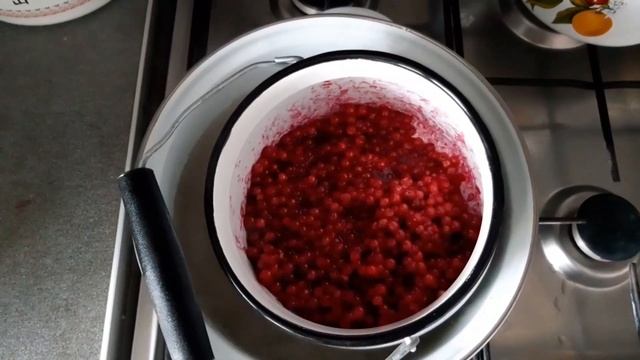 Заготовки на зиму/ парим бруснику смотреть онлайн