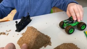 Monster Jam Toy Trucks - GRAVE DIGGER Monster Dirt Deluxe Set - UNBOXING (with Freestyle Highlights