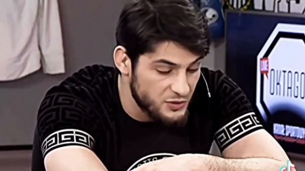 Anzor Azhiev прав! А вы как считаете?