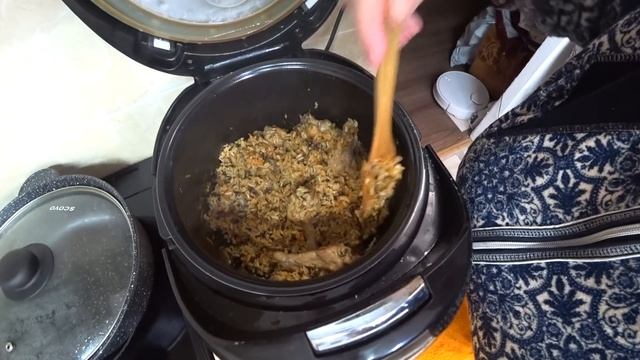 27апреля. К внучке. На почту. В светофор и т.д.  Сало с луком на обед. Вечерняя готовка, суп и плов