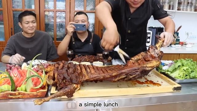 45KG mutton is used as "roasted whole lamb", tearing and chewing by hand, it is really enjoyable！ смотреть онлайн