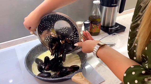 Мидии. Мидии в створках. Мидии в сливочном соусе. Сливочный соус. Луковый соус. Воззикуховар. Рецеп