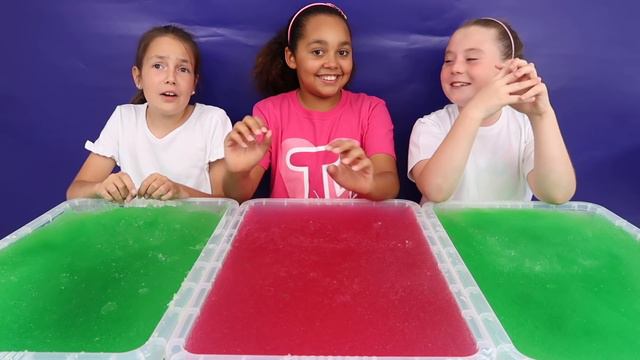 GELLI BAFF TOY CHALLENGE GAME! Surprise Slime | Toys AndMe смотреть онлайн