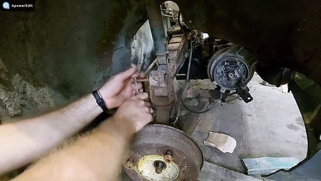 Demontaż półosi Renovation of the Trabant 601. Driveshaft disassembly. Trabant 601 cz. 20 смотреть онлайн