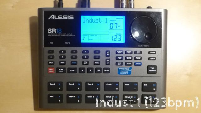 Alesis SR-18 Drum Machine смотреть онлайн