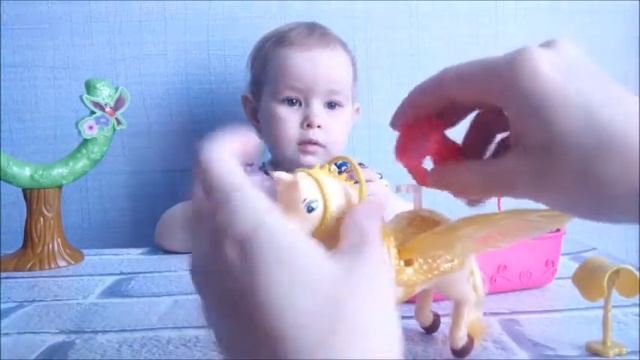 Открываем 2 набора София Прекрасная. Конюшня для летающих лошадей и ковер самолет Мини Арина смотреть онлайн