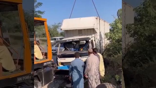 Crane Lifting Truck Video смотреть онлайн