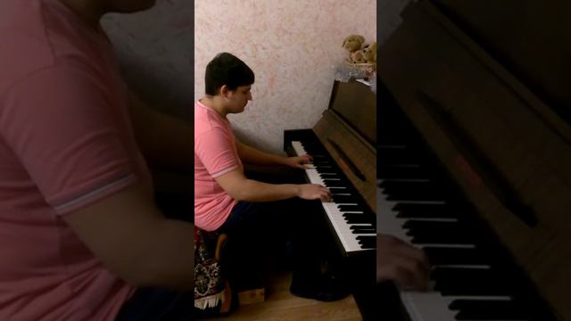 парень классно играет на пианино смотреть онлайн
