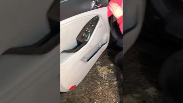 Как правильно протереть пыль в салоне автомобиля на автомойке. Уборка салона смотреть онлайн