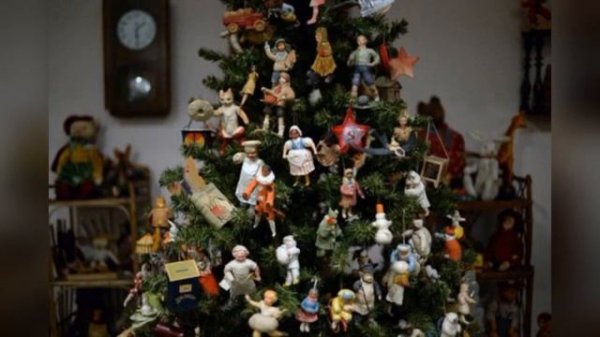 История новогодних игрушек