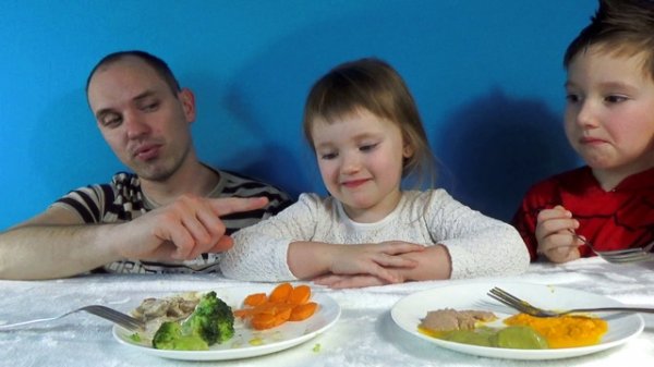 ДЕТСКАЯ ЕДА ПРОТИВ ВЗРОСЛОЙ! ЧЕЛЛЕНДЖ / Попробуй Детское питание не запивать вызов