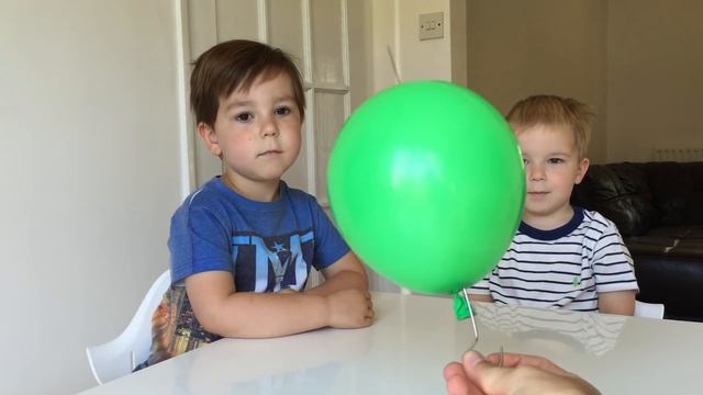 Ways to pierce a balloon without popping it - Kids Science Experiment смотреть онлайн
