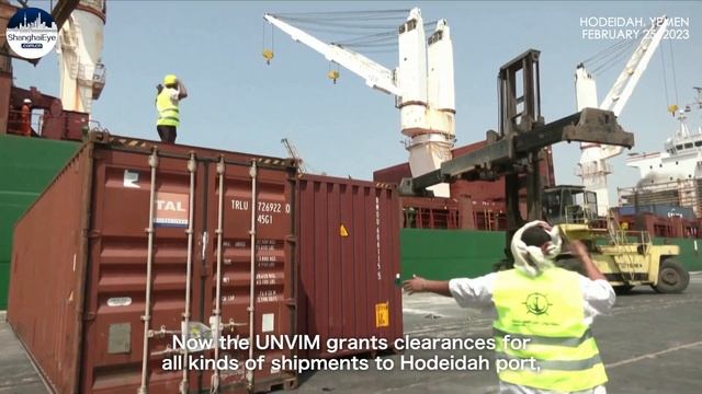 ‘All kinds of goods!’ FIRST commercial cargo ship docks at Yemen’s Hodeidah port since 2014 смотреть онлайн