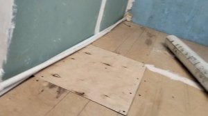 Теплый пол в своем доме по деревянным полам. В первой комнате.