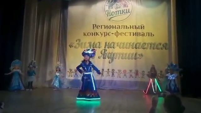 Театр мод "Феерия" коллекция "Северное сияние" ДС №21 Кэнчээри смотреть онлайн