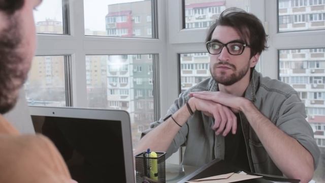 КАК НЕ СТОИТ ВЕСТИ СЕБЯ НА СОБЕСЕДОВАНИИ смотреть онлайн