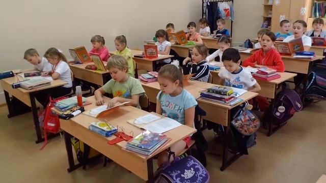 Коллективное чтение стихотворения Лейлы Эрадзе "Что мне всего дороже" смотреть онлайн