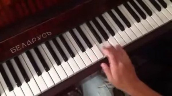 Султан Сулейман на пианино