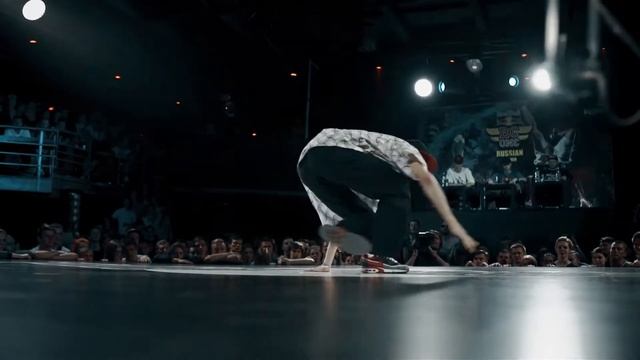 Komar (Top Nine) vs Kap (Funk Fanatix) | 1/8 Red Bull BC One Russian Cypher 2016 смотреть онлайн