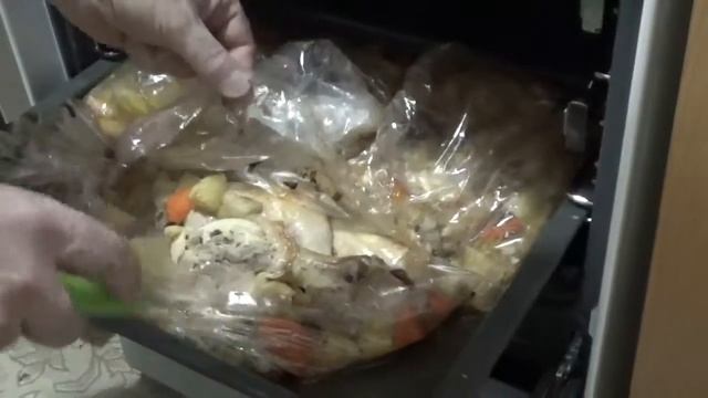 Рёбра и курочка в пакете для запекания. смотреть онлайн