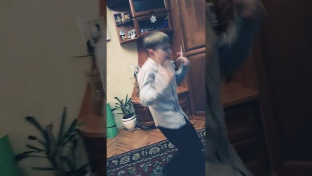 Кирилл_мой друг исполняет Егор КРИД самая самая смотреть онлайн