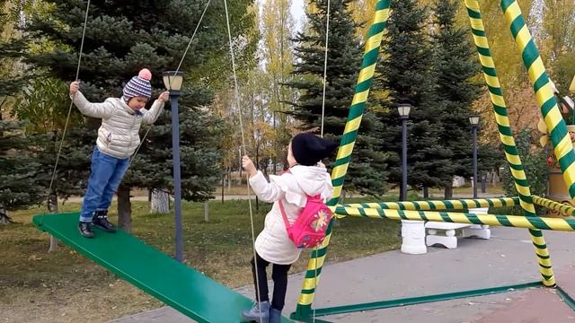 катаюсь на качелях в Астане смотреть онлайн